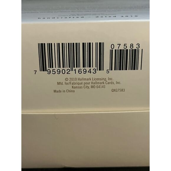 Hallmark Keepsake A gift for the baby interactive ornament and storybook-NIB - Picture 4 of 4